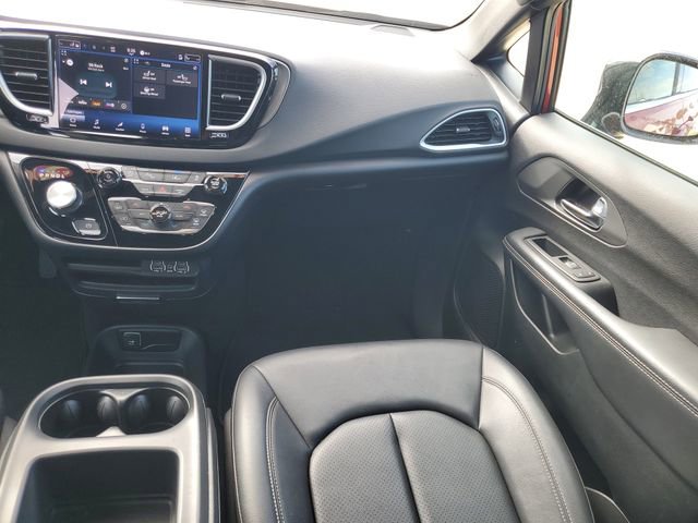 Used 2025 Chrysler Pacifica Select image 33
