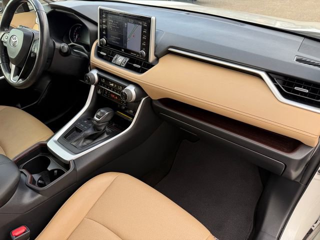 Used 2020 Toyota RAV4 Limited image 23