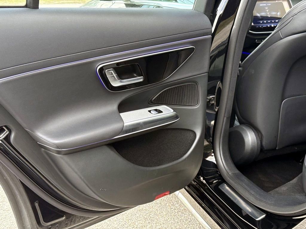 Used 2025 Mercedes-Benz E 350 Sedan image 15