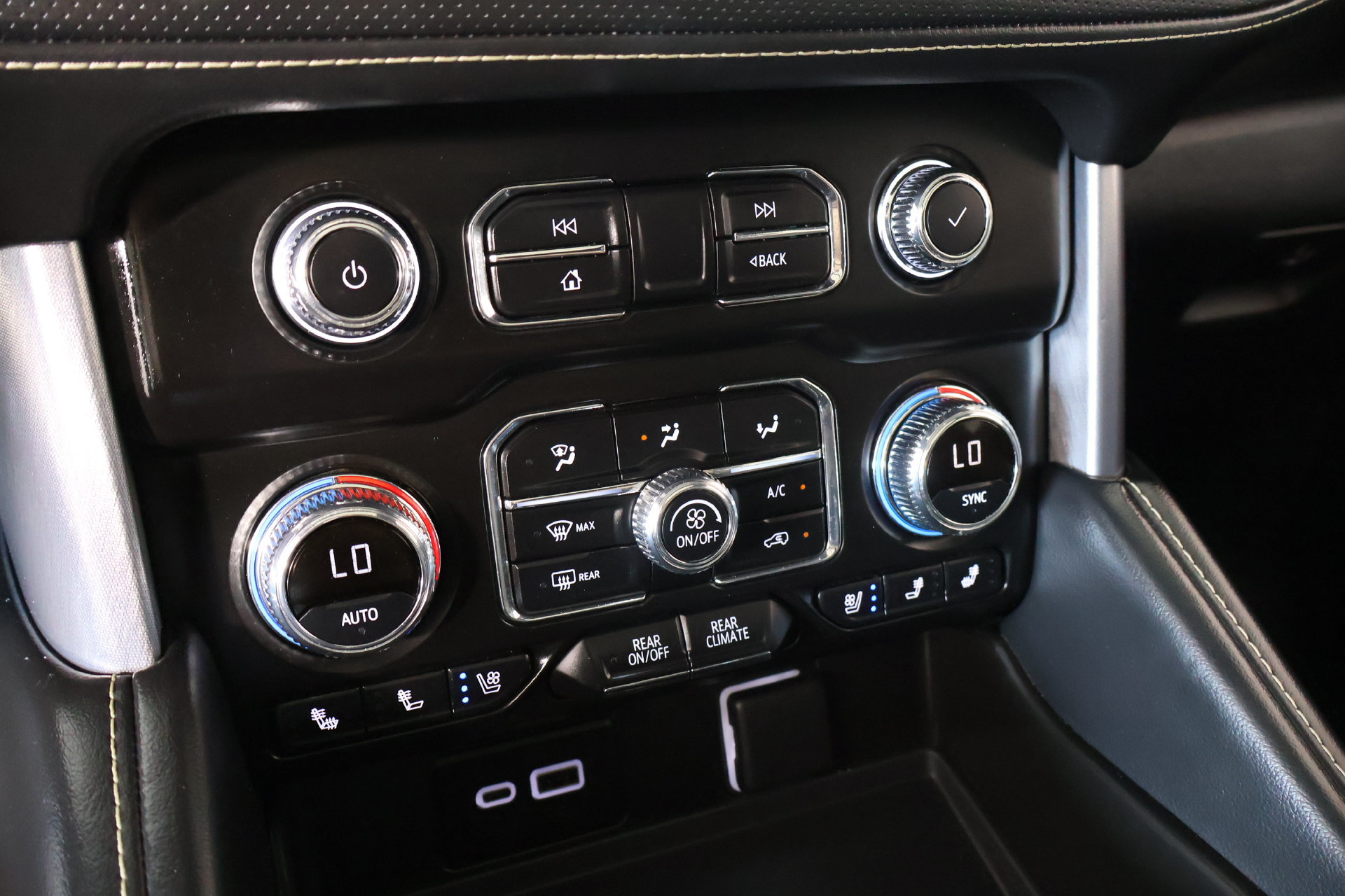 Used 2024 GMC Yukon XL SLT w/ SLT Luxury Package RWD image 8