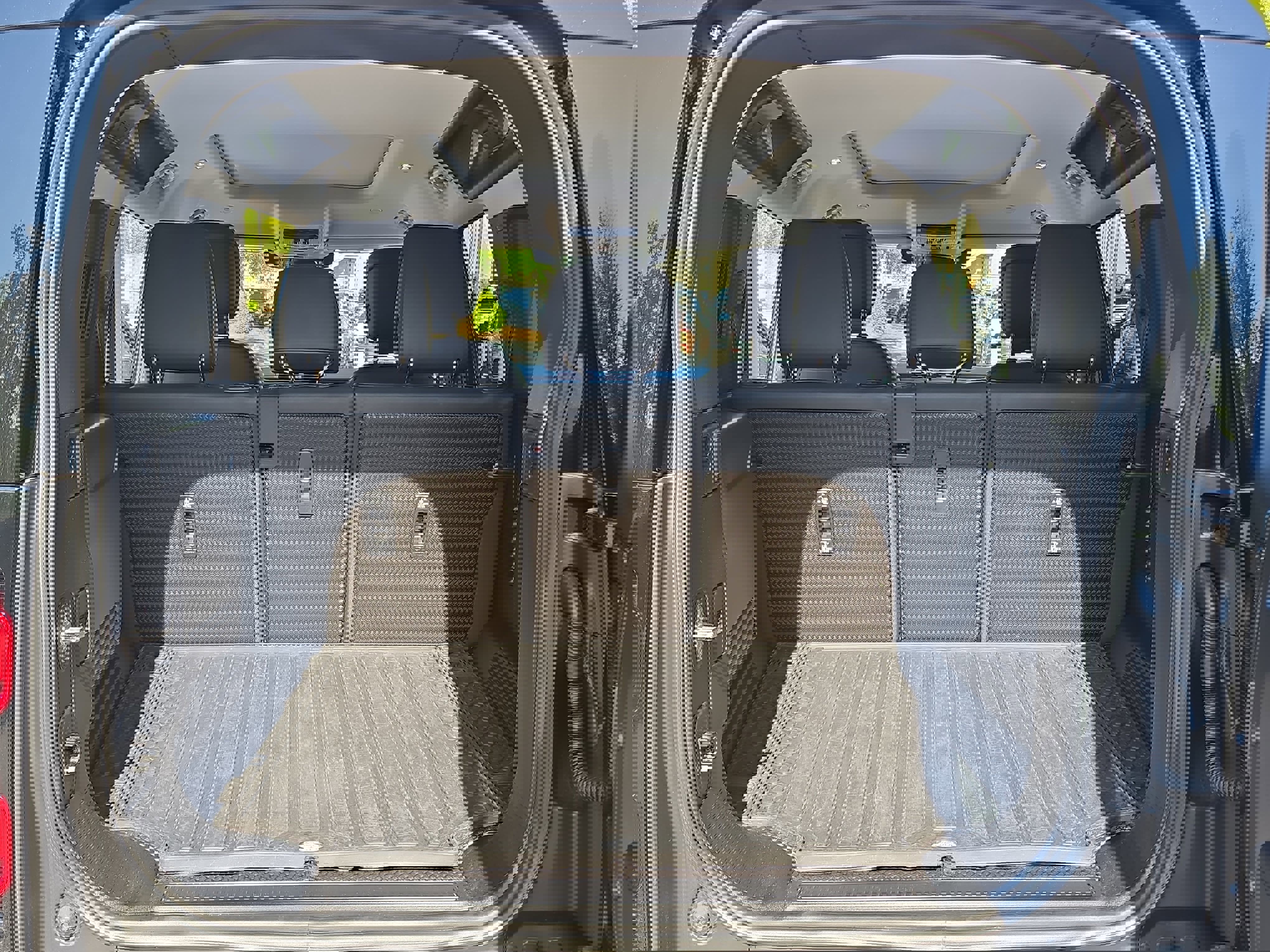 Certified 2025 Land Rover Defender 110 X-Dynamic SE image 12