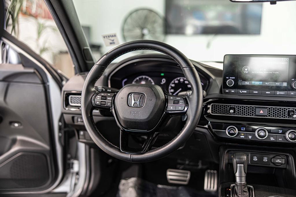 Used 2025 Honda Civic Sport image 33