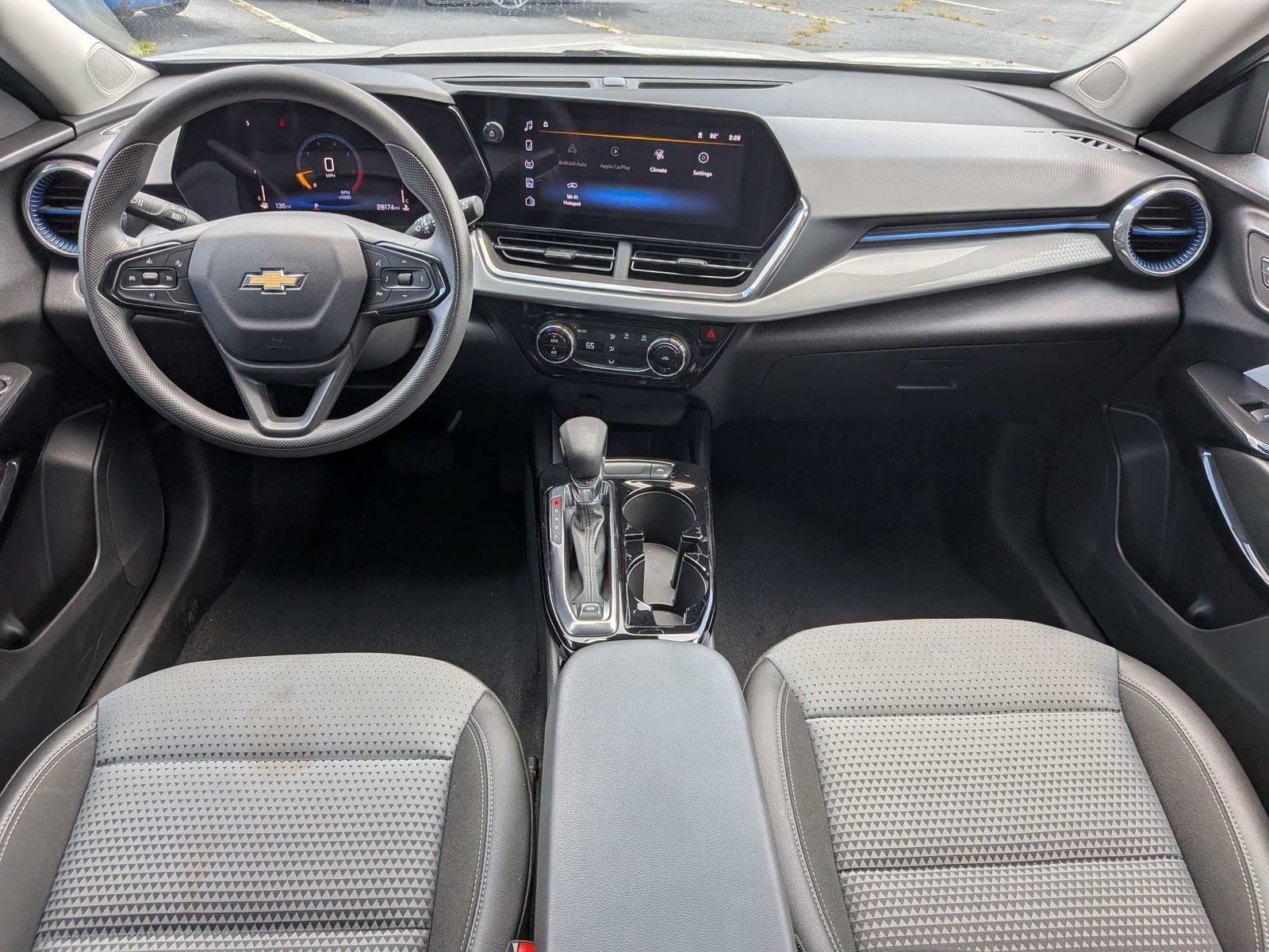Used 2025 Chevrolet Trax LT FWD image 14