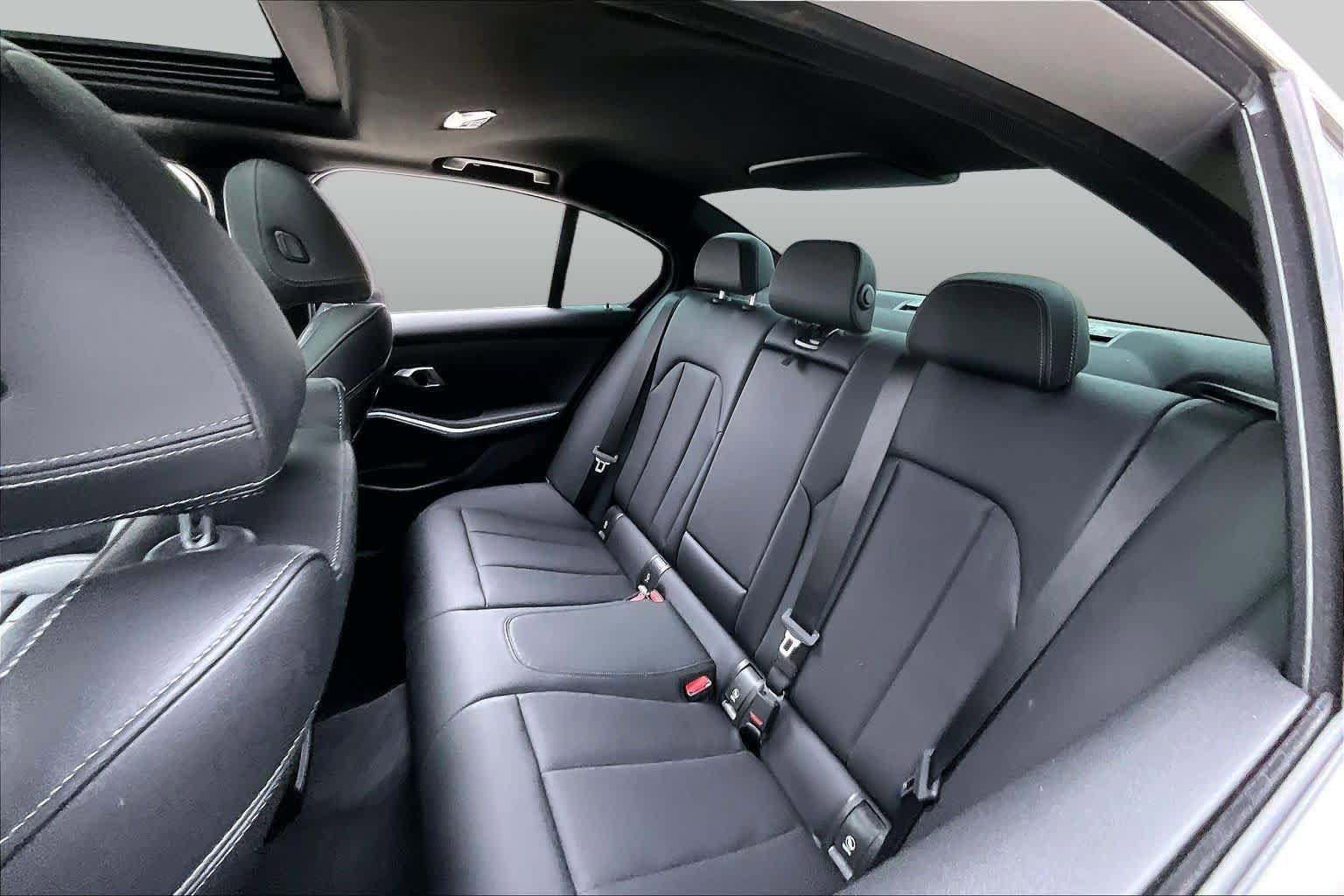 Used 2024 BMW 330i Sedan w/ Premium Package RWD image 20
