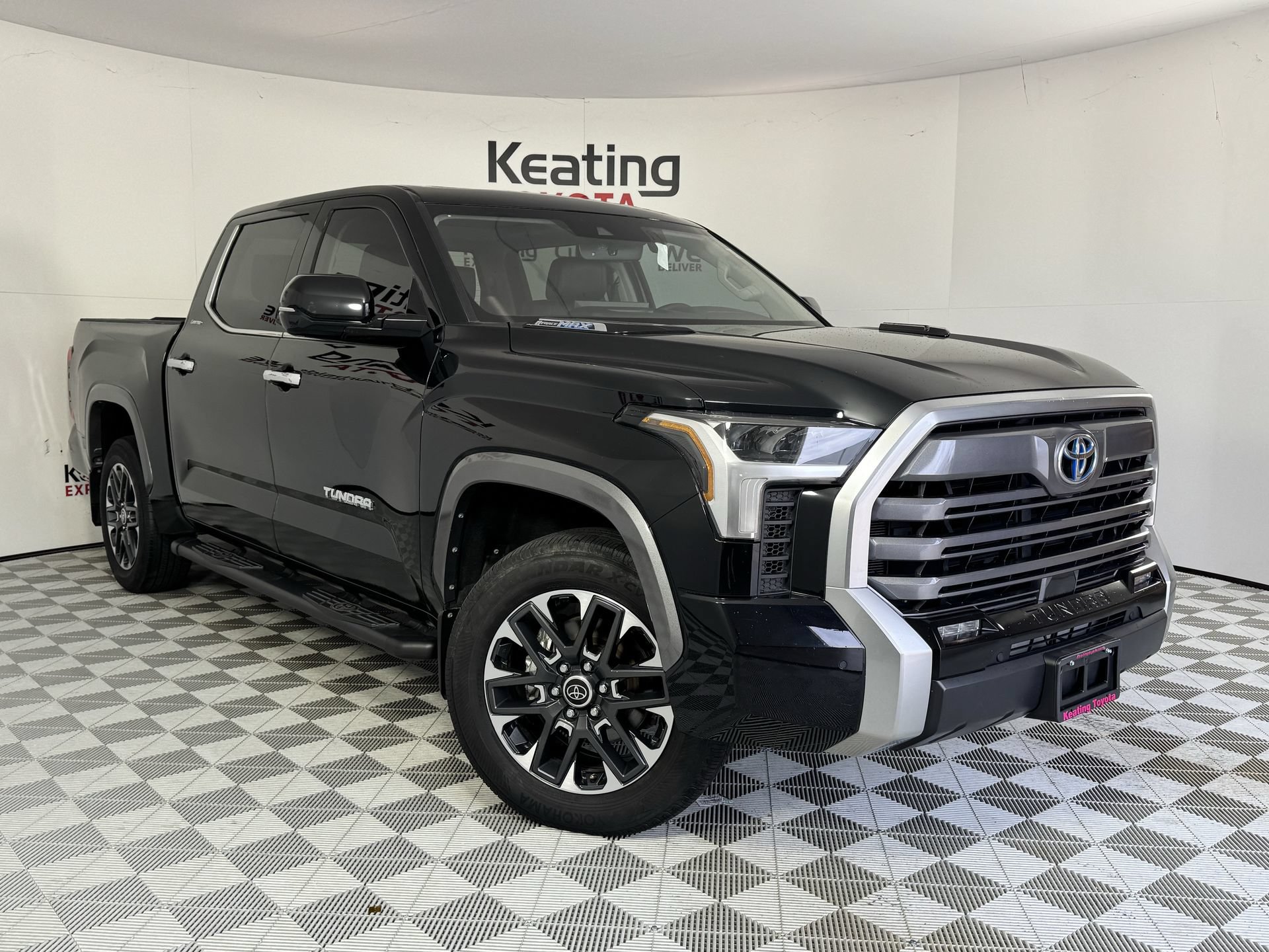 Used 2024 Toyota Tundra Limited w/ Power Package AWD/4WD image 3