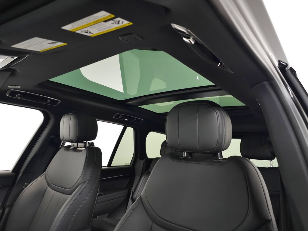 Certified 2026 Land Rover Range Rover SE AWD/4WD image 19