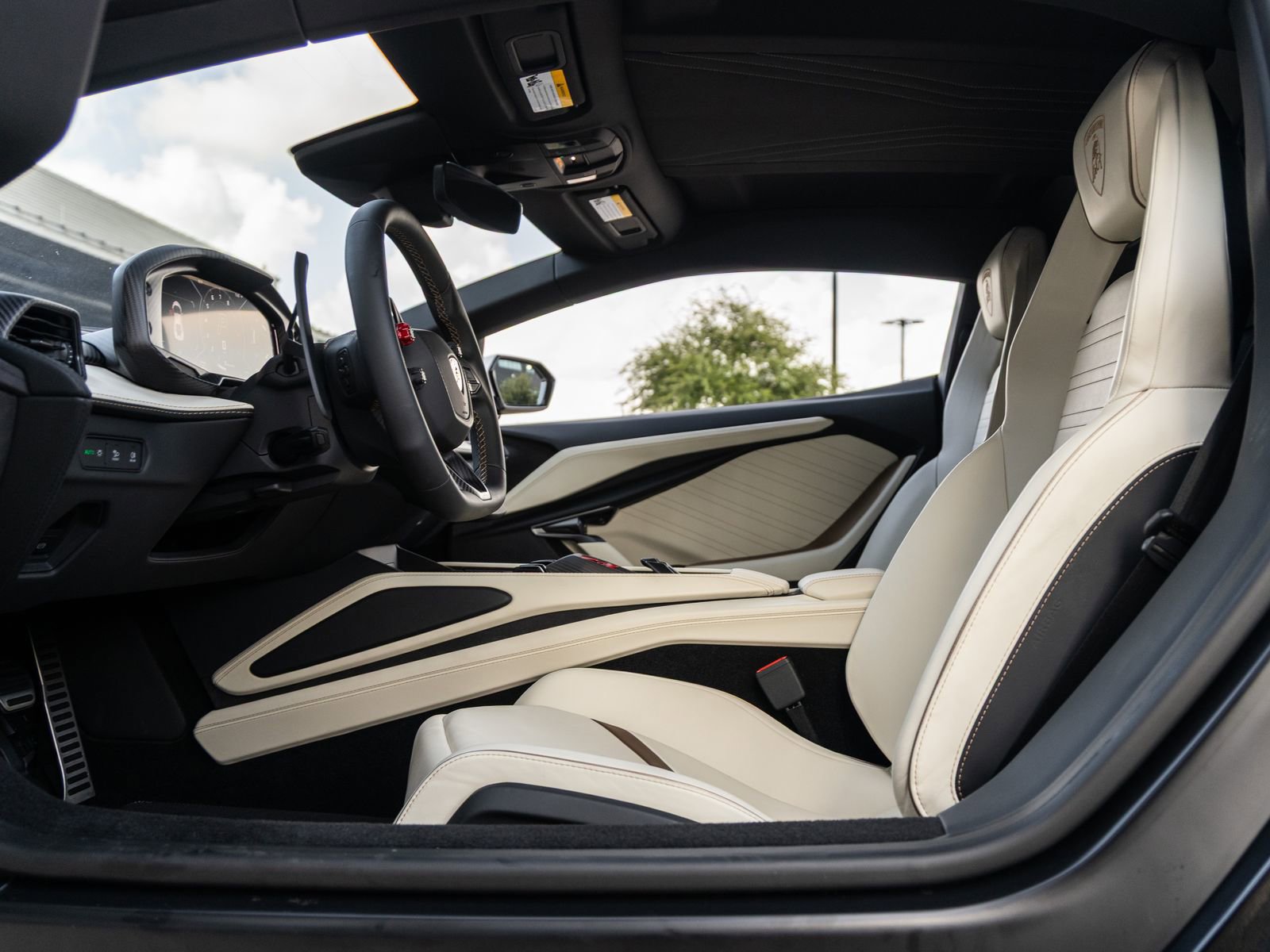 Used 2024 Lamborghini Revuelto AWD/4WD image 24