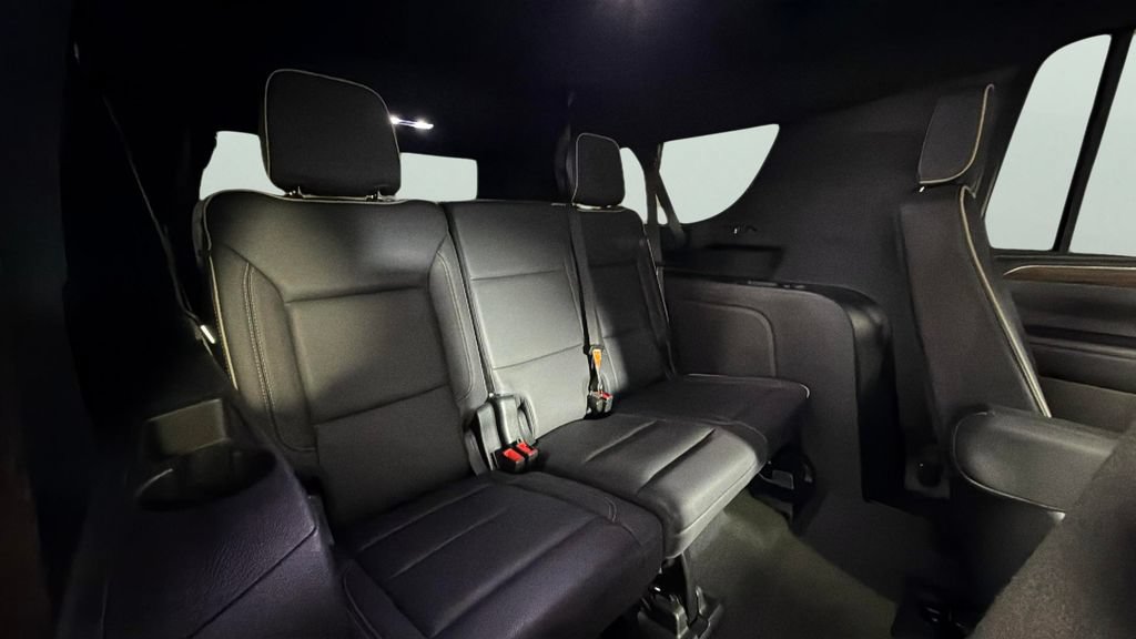 Used 2023 Chevrolet Suburban Premier RWD image 33