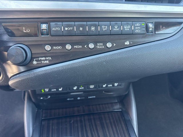Used 2019 Lexus ES 300h w/ Accessory Package 2 FWD image 28