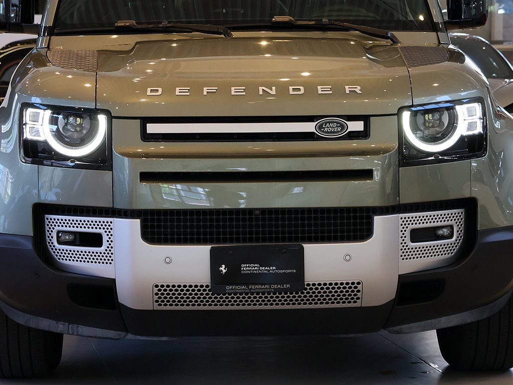 Used 2025 Land Rover Defender 110 S AWD/4WD image 10
