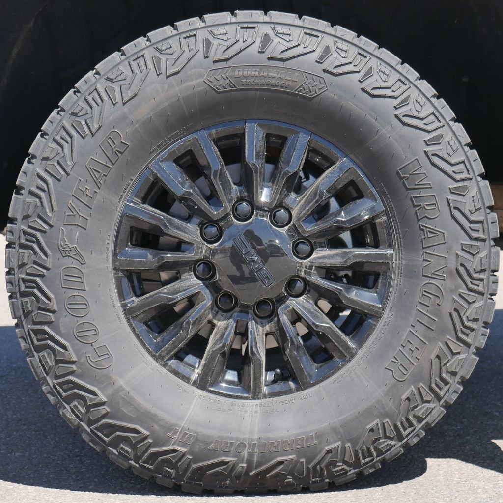 Used 2024 GMC Sierra 2500 AT4X AWD/4WD image 18