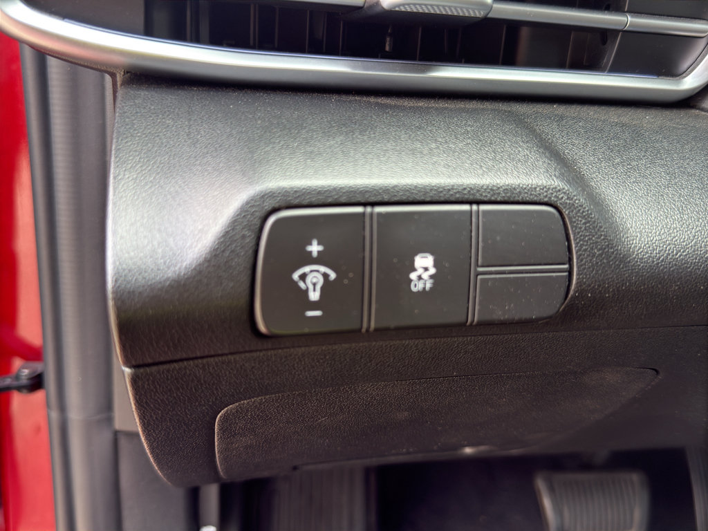 Used 2025 Hyundai Elantra Limited FWD image 14