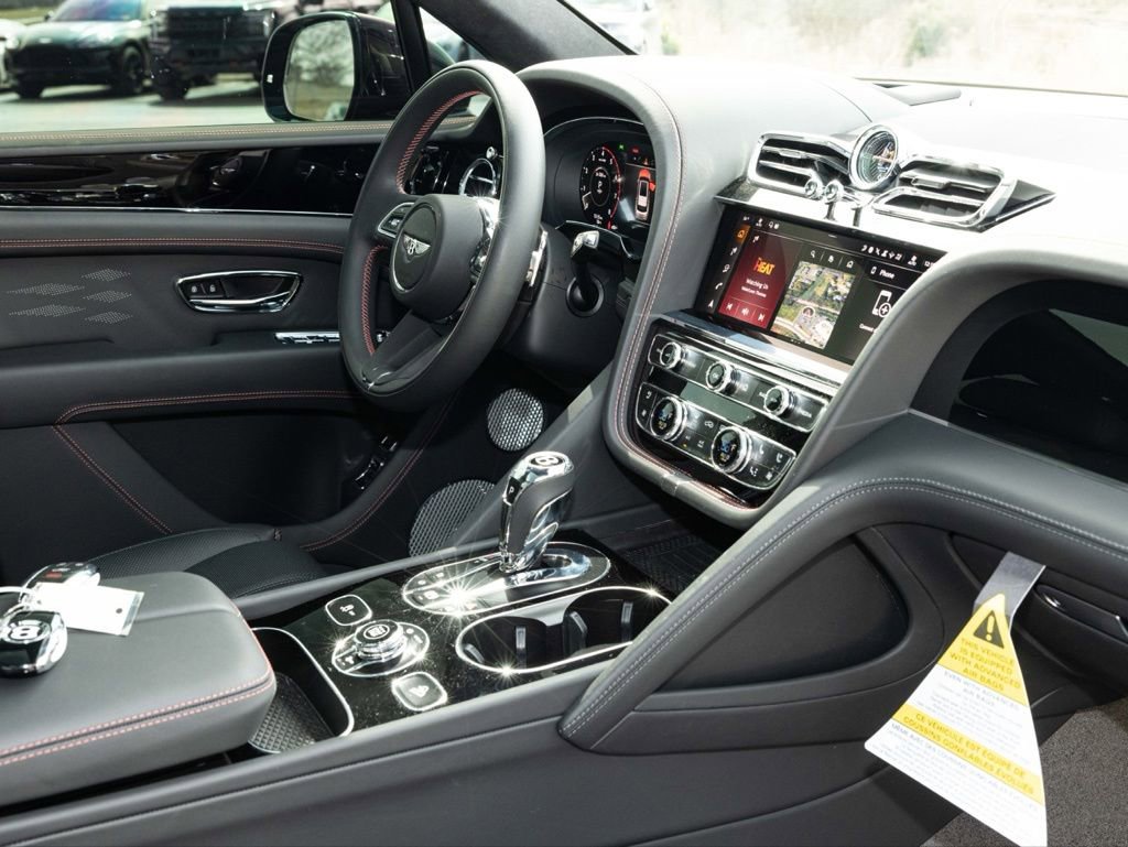 Used 2025 Bentley Bentayga V8 image 79