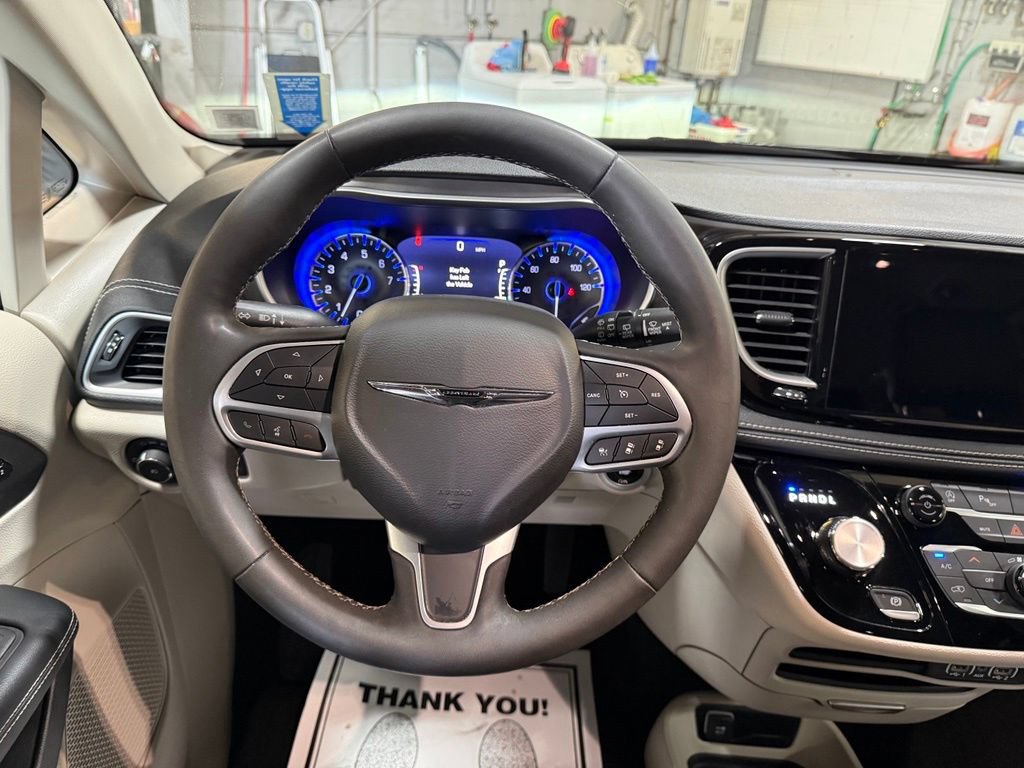 Used 2023 Chrysler Pacifica Touring-L AWD/4WD image 6