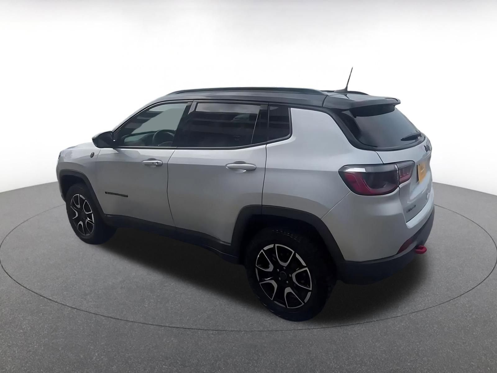 Used 2025 Jeep Compass Trailhawk AWD/4WD image 10