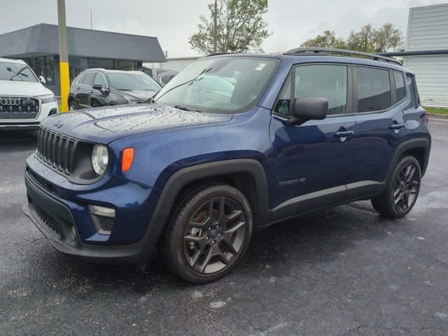 Used 2021 Jeep Renegade Latitude w/ Sun & Sound Group FWD image 9
