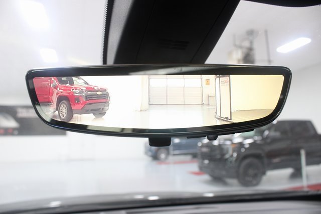 Used 2023 Chevrolet Traverse High Country image 3