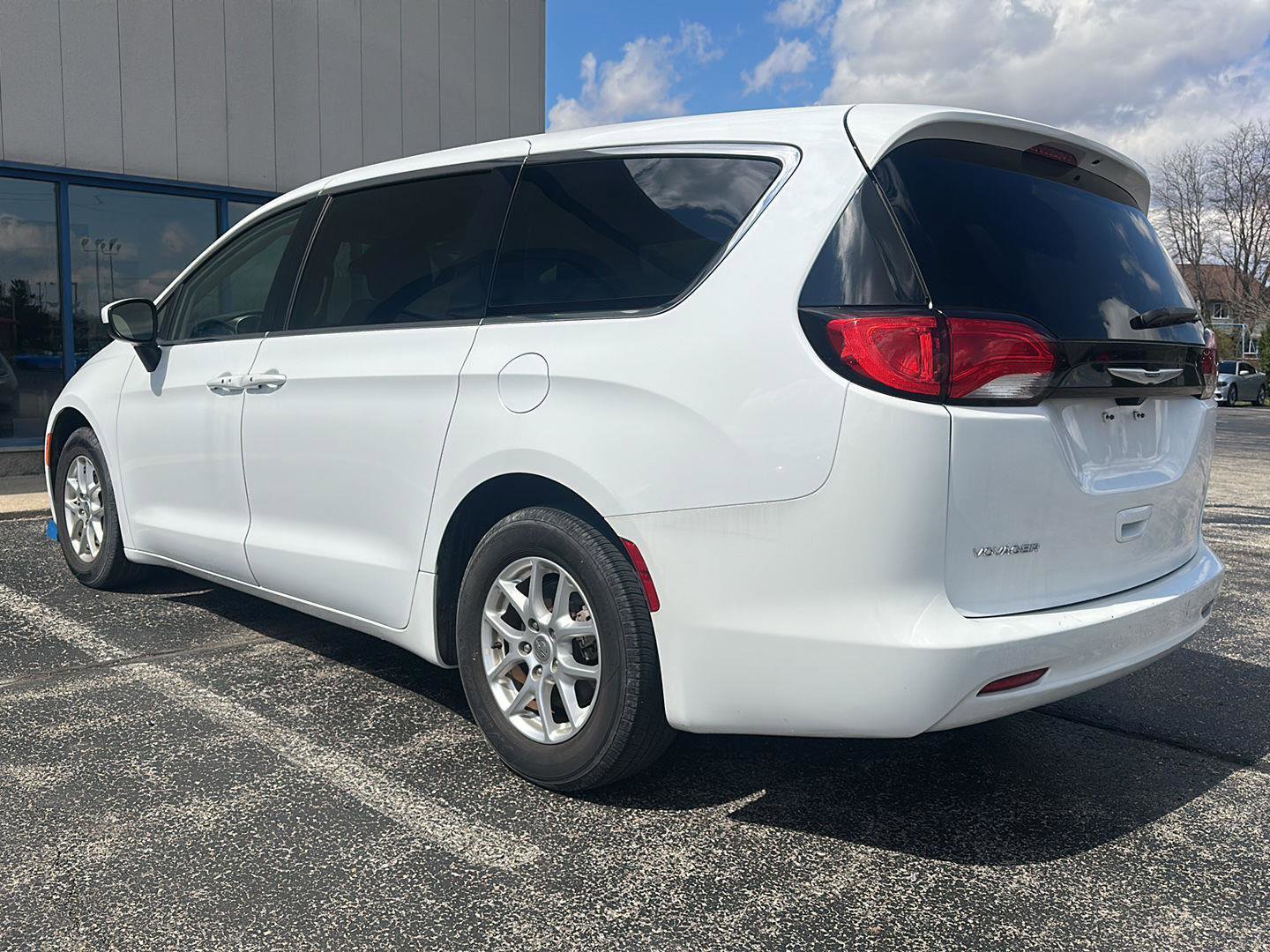 Used 2022 Chrysler Voyager LX FWD image 7