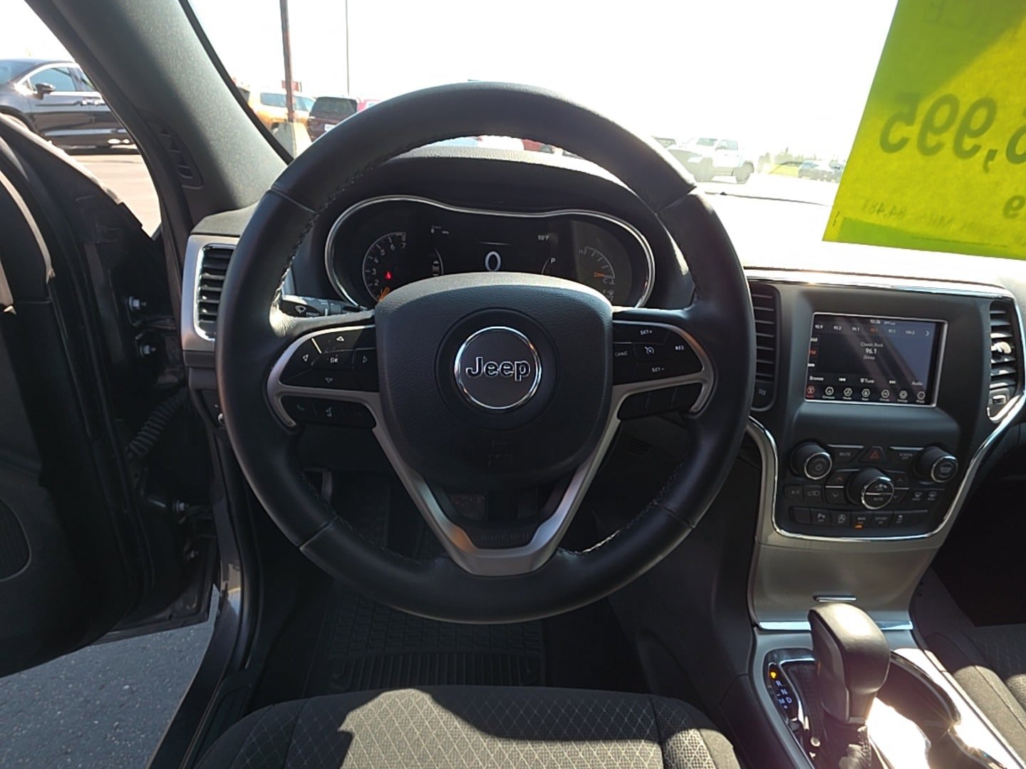 Used 2019 Jeep Grand Cherokee Laredo AWD/4WD image 13