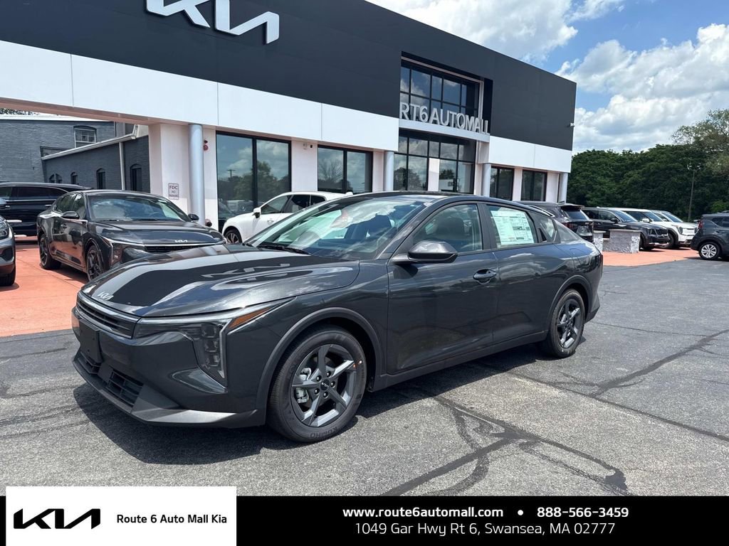 New 2025 Kia K4 LXS image 1