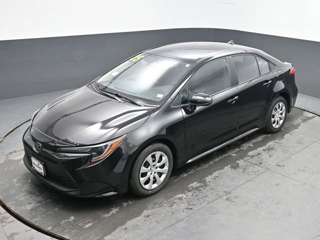Used 2025 Toyota Corolla LE FWD image 11