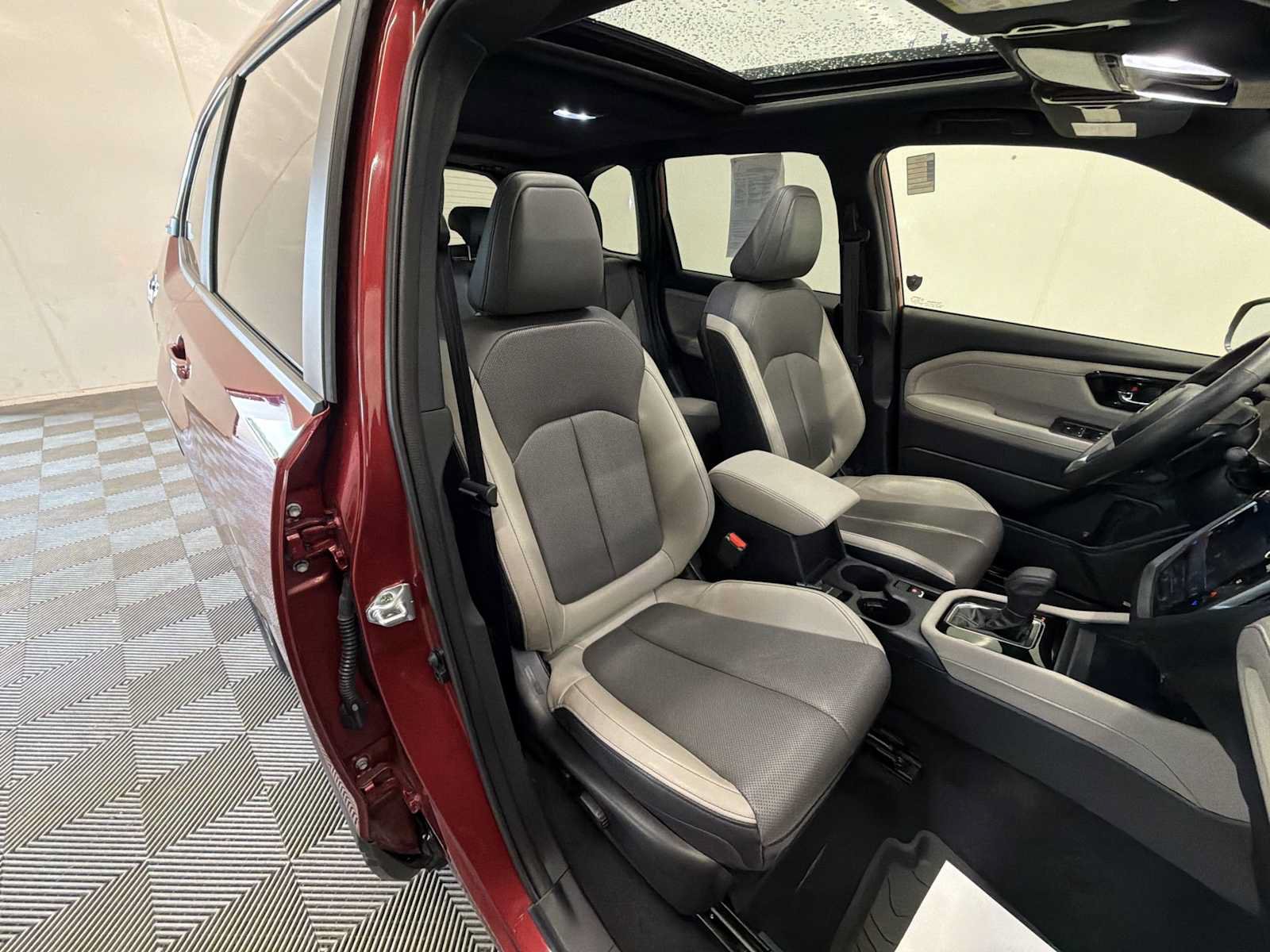 Used 2025 Subaru Forester Limited AWD/4WD image 26