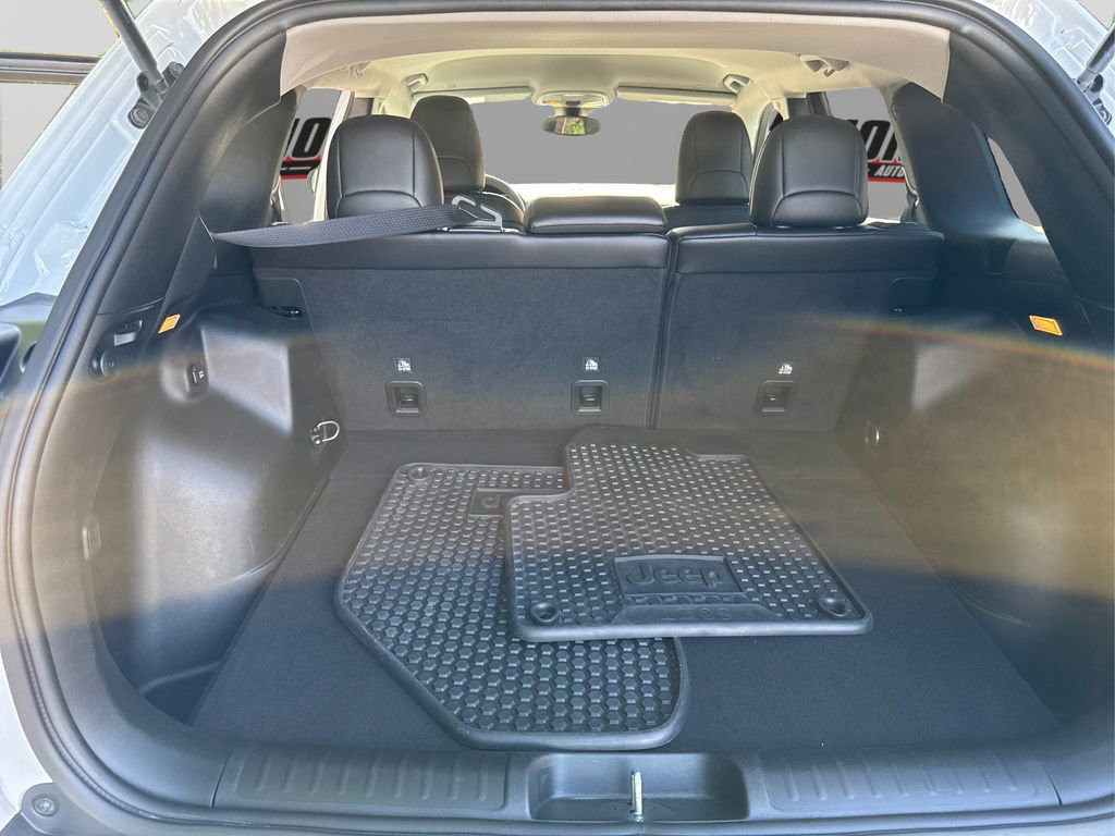 Used 2022 Jeep Cherokee Trailhawk image 11