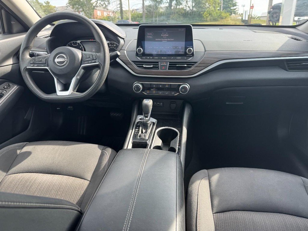 Used 2024 Nissan Altima 2.5 SV FWD image 11