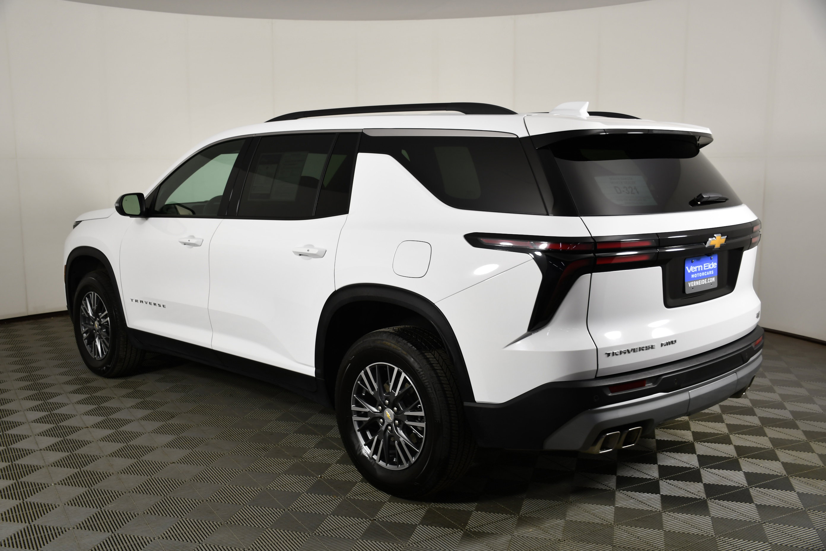 Used 2026 Chevrolet Traverse LT image 8