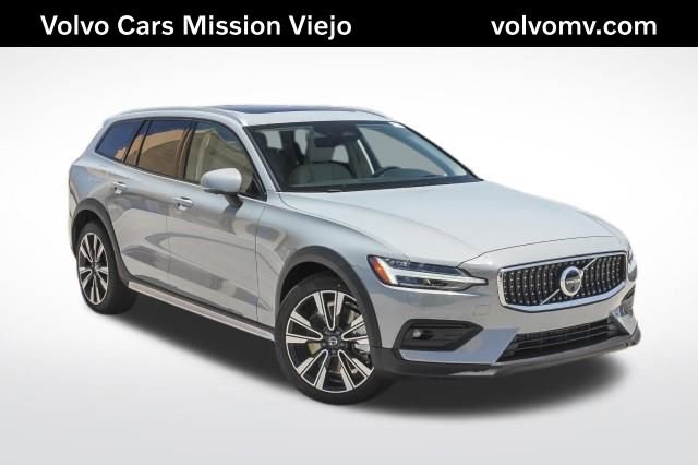 New 2025 Volvo V60 B5 Cross Country Ultra w/ Protection Package Premier