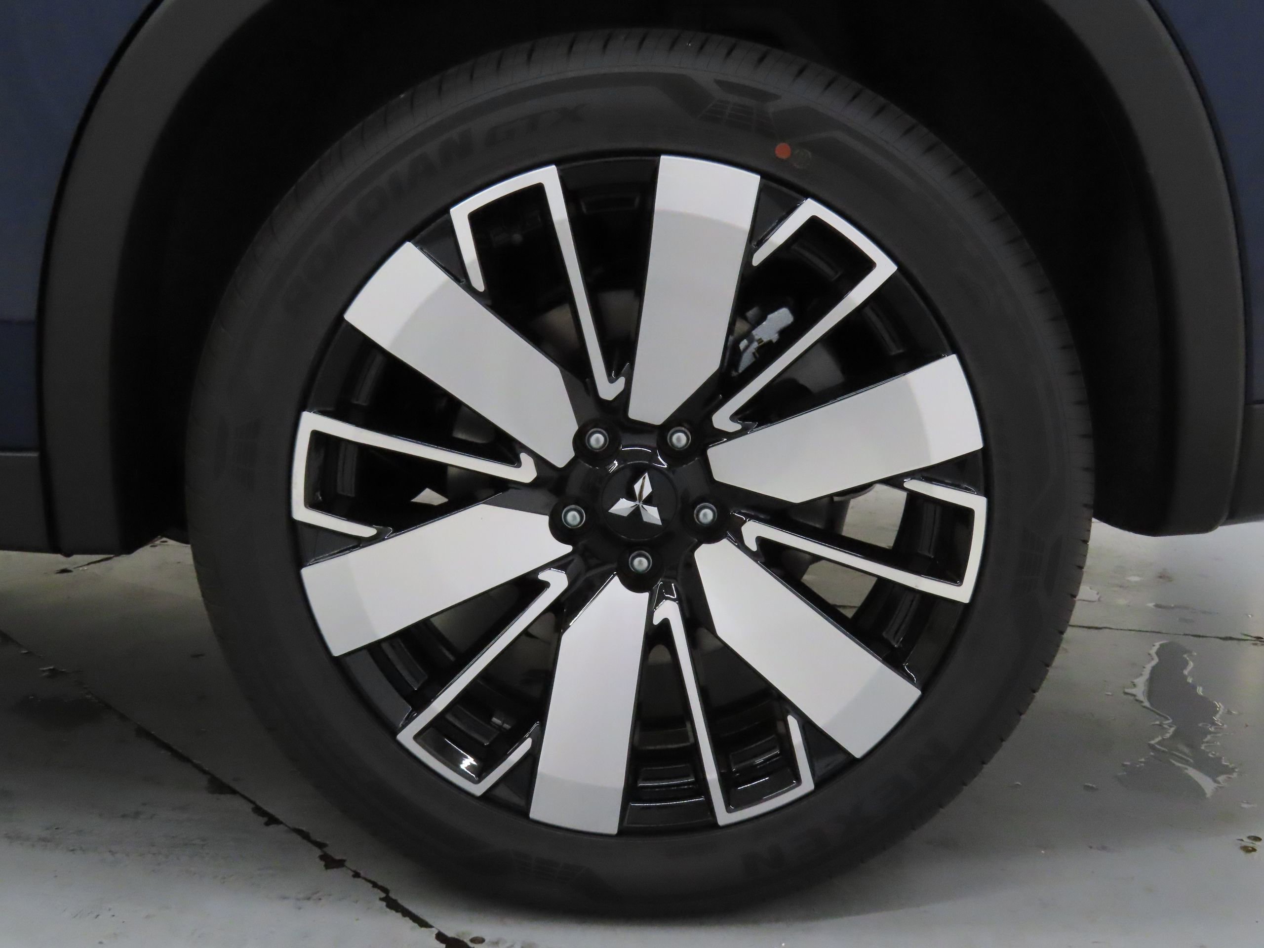 New 2025 Mitsubishi Outlander SE image 26