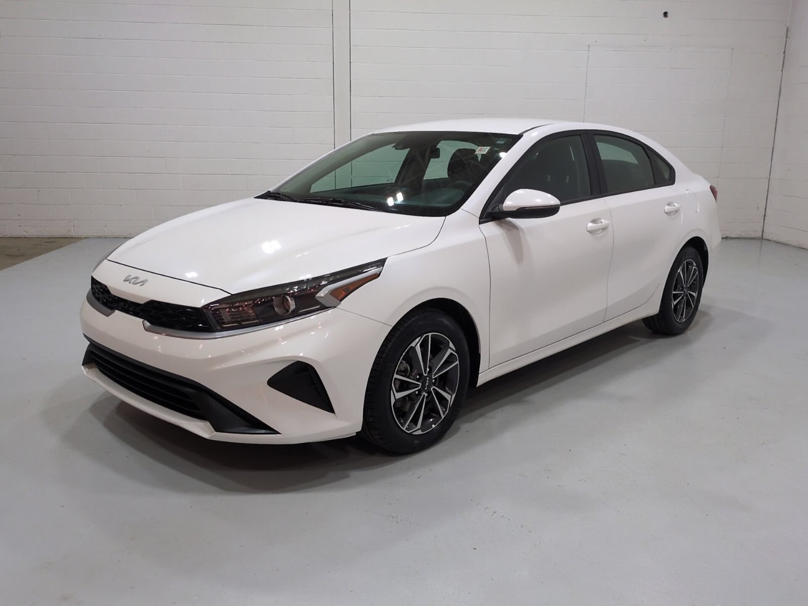 Certified 2023 Kia Forte LXS w/ LXS Technology Package FWD image 7