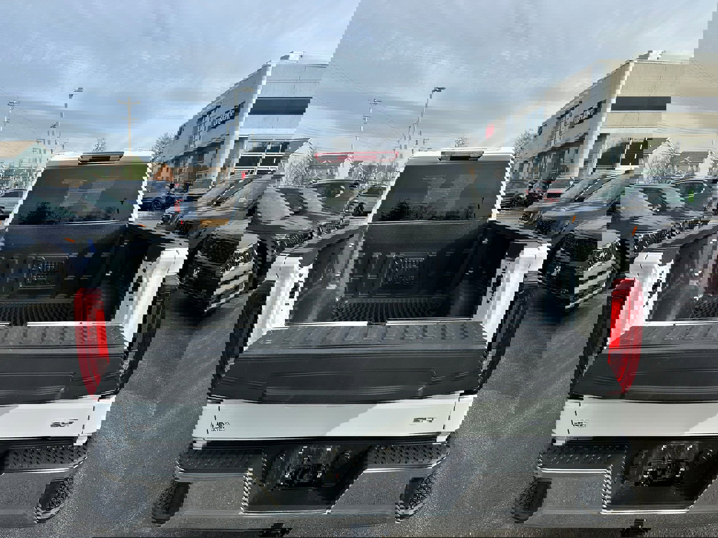 Used 2025 GMC Sierra 1500 SLT image 10