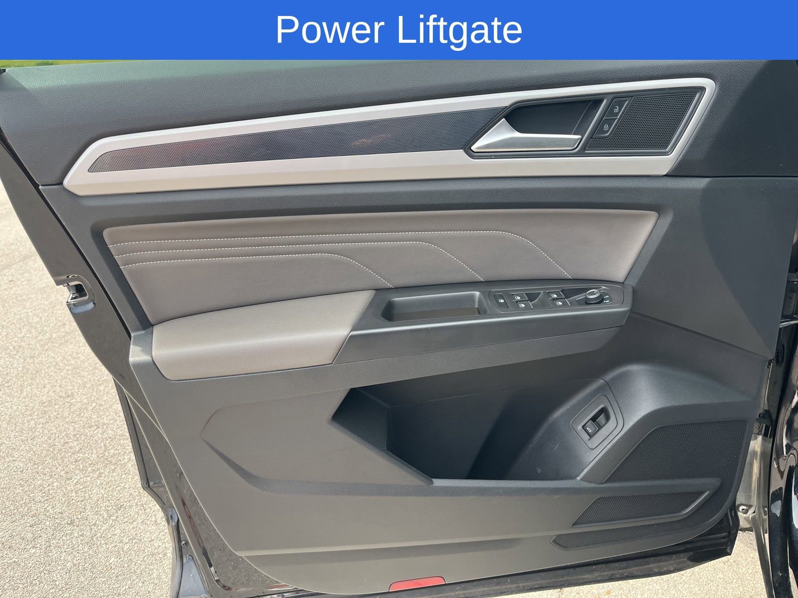 Used 2022 Volkswagen Atlas SEL R-Line AWD/4WD image 11