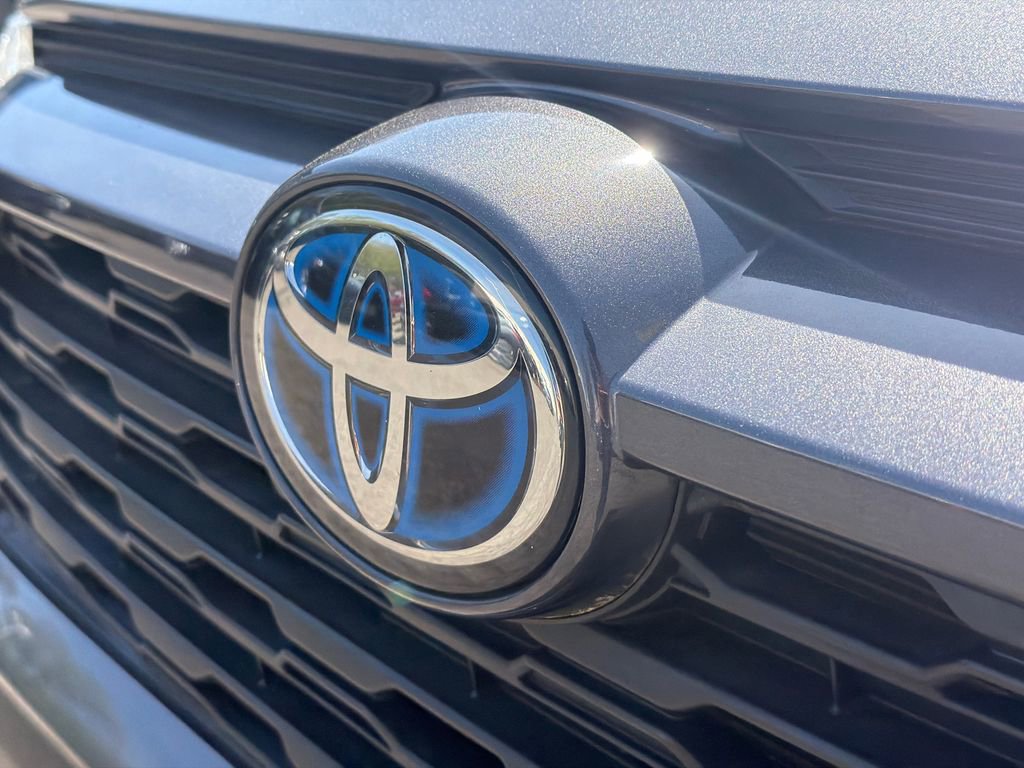 Used 2021 Toyota RAV4 XLE Premium image 15