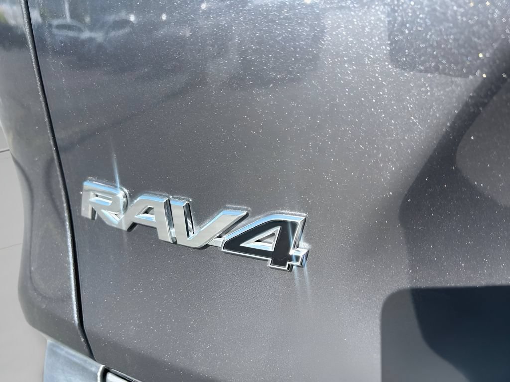 Used 2021 Toyota RAV4 XLE AWD/4WD image 9