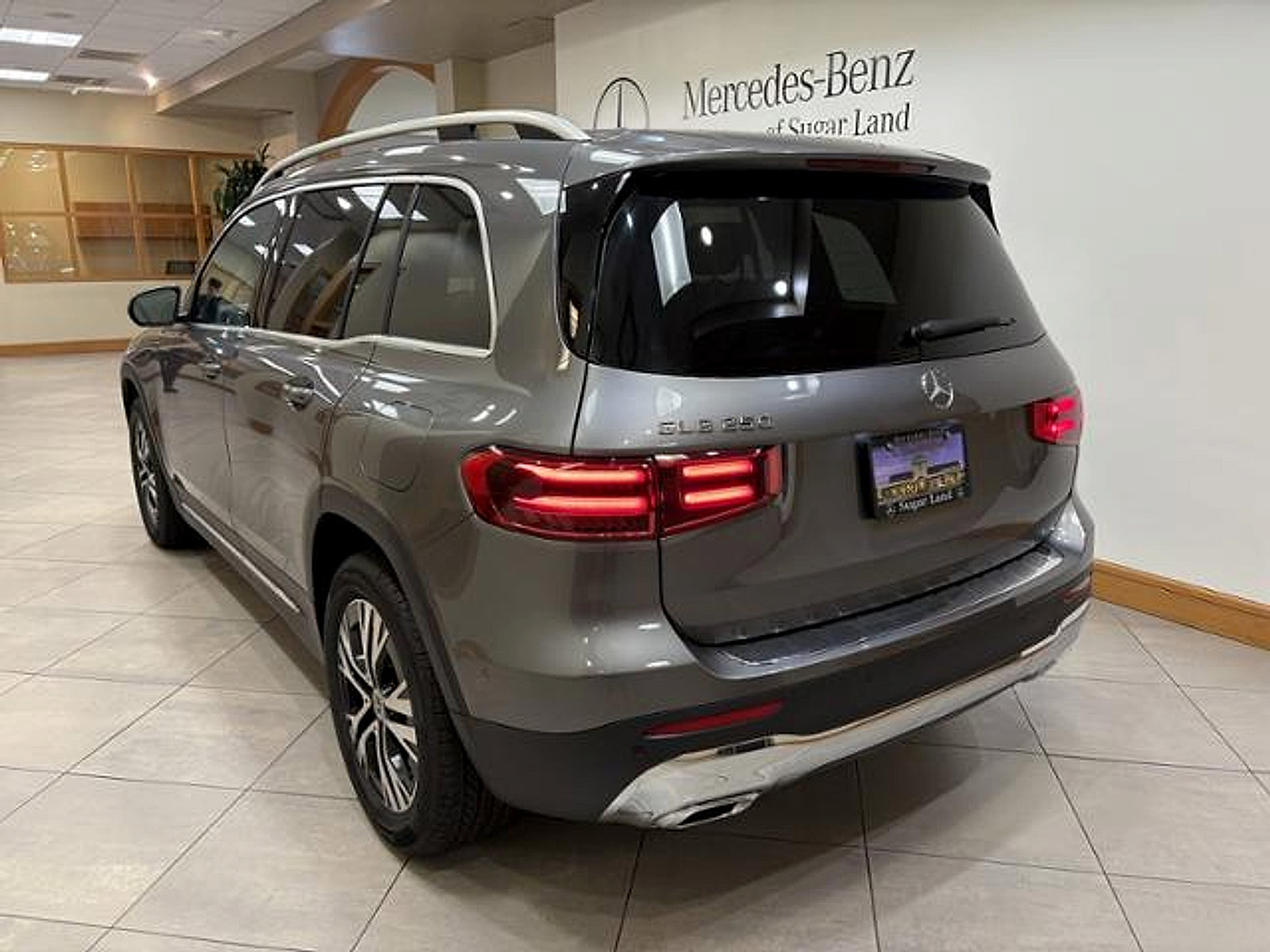 New 2026 Mercedes-Benz GLB 250 image 3