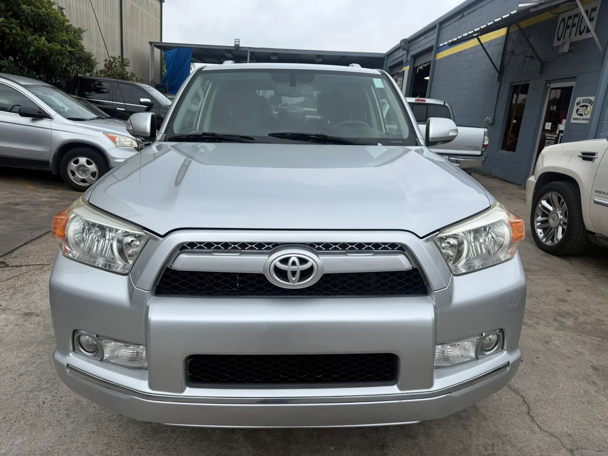 Used 2013 Toyota 4Runner SR5 w/ Convenience Pkg AWD/4WD image 2