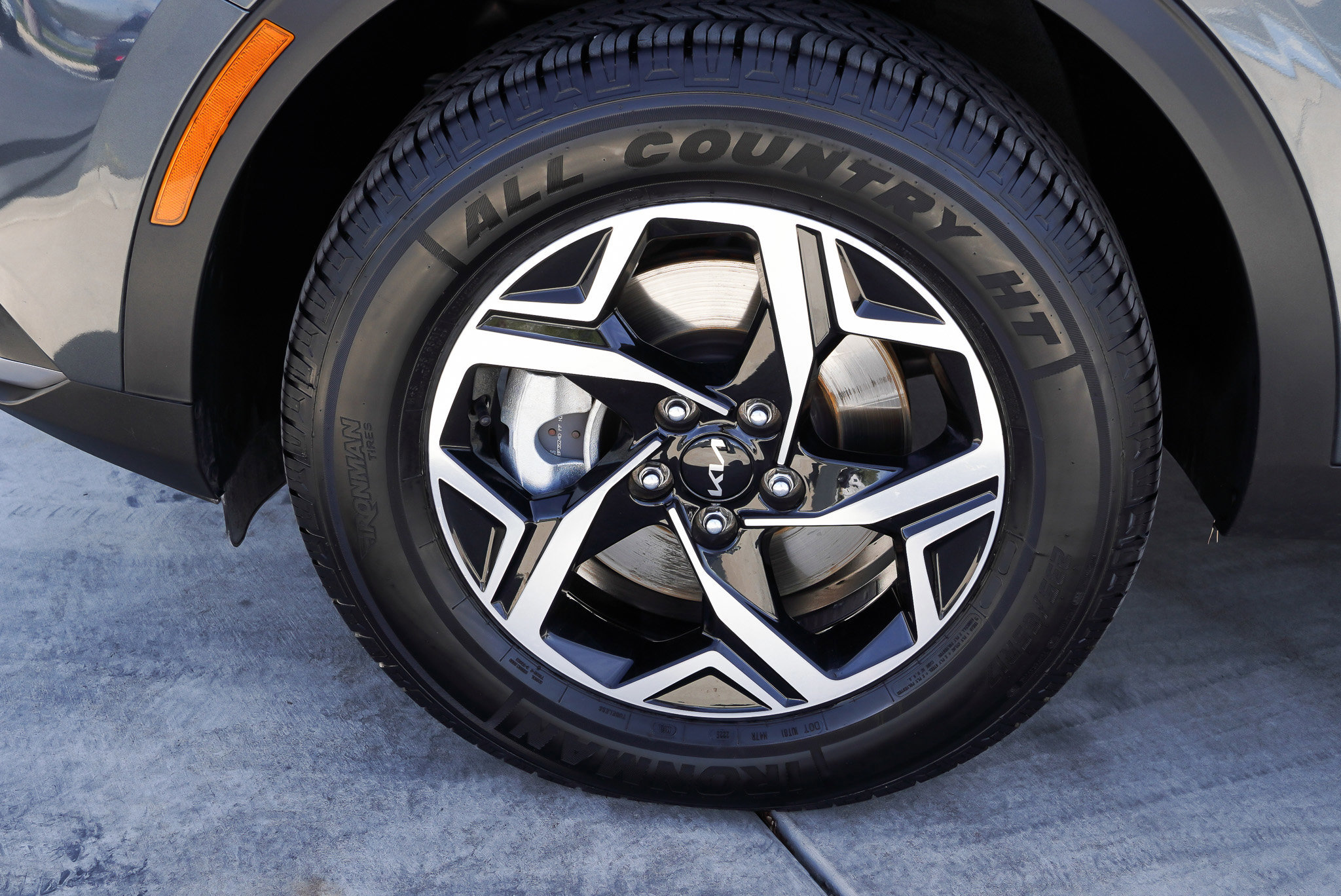 Used 2025 Kia Sportage LX image 12