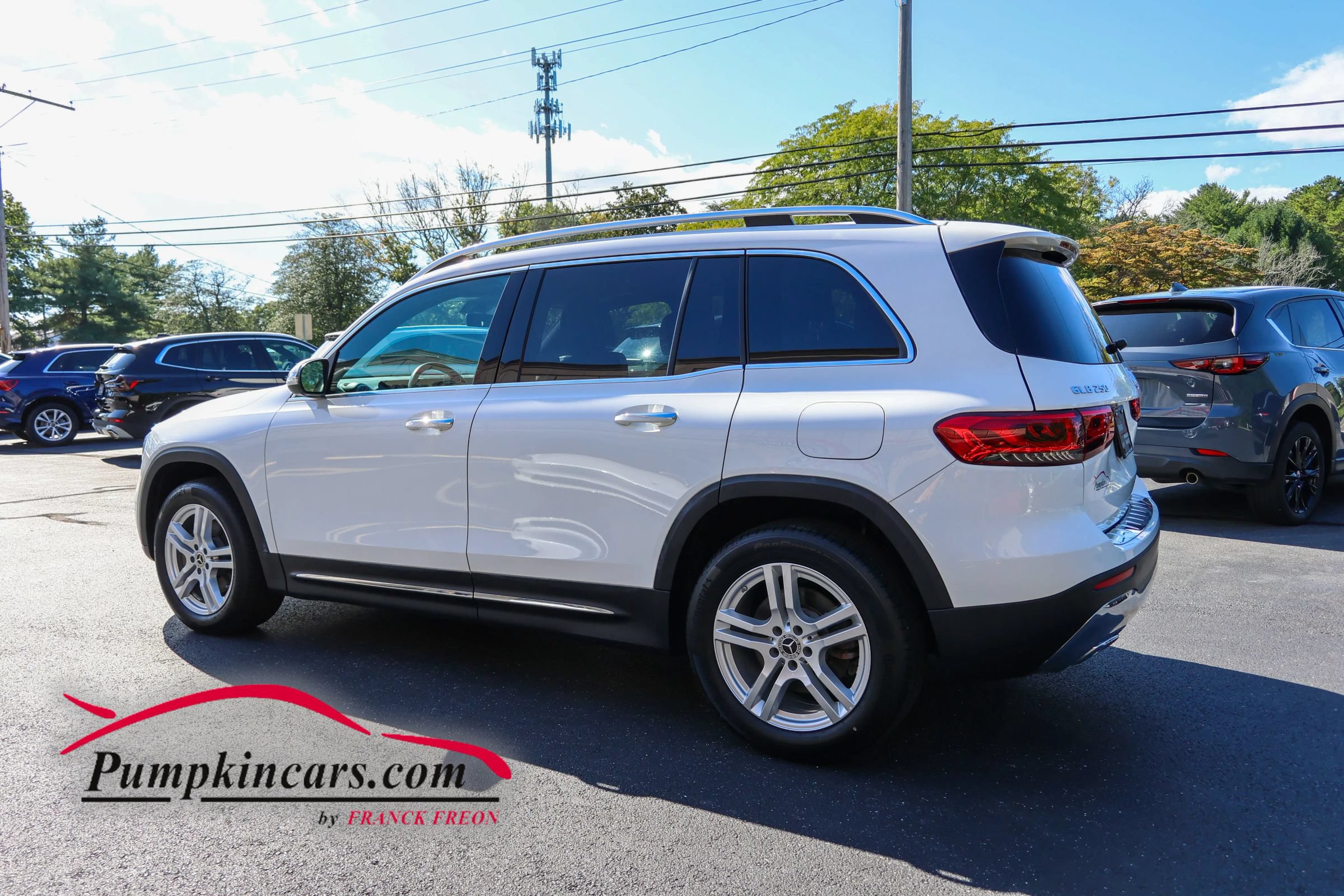 Used 2023 Mercedes-Benz GLB 250 4MATIC w/ Premium Package image 4
