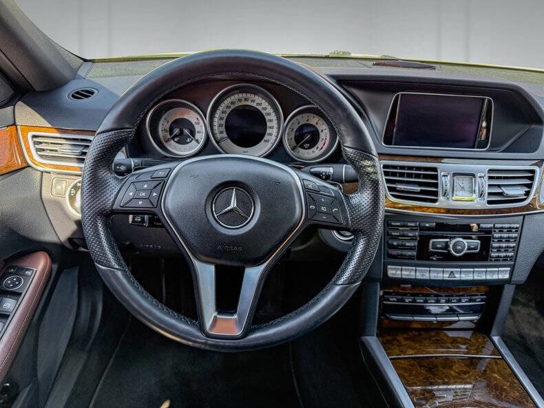 Used 2014 Mercedes-Benz E 350 4MATIC Sedan image 10
