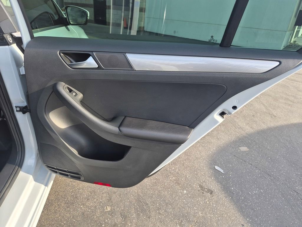 Used 2018 Volkswagen Jetta SE image 35