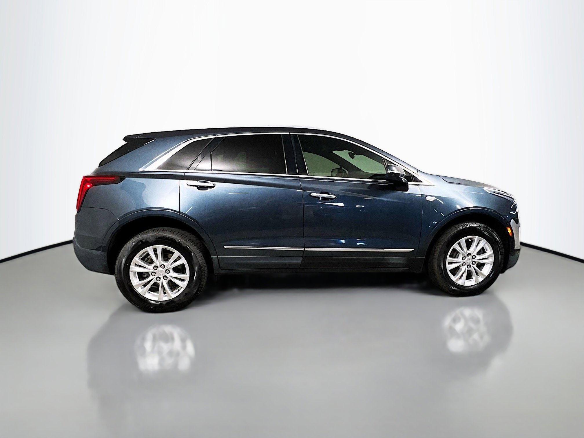 Used 2020 Cadillac XT5 Luxury w/ LPO, Floor Liner Package FWD image 3