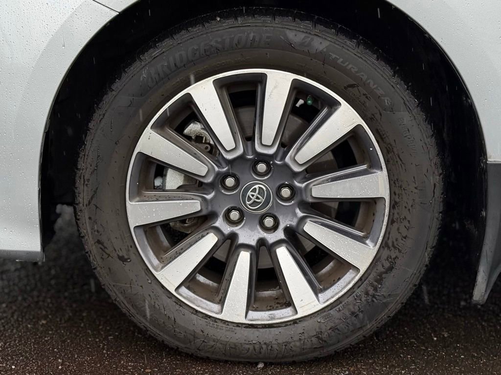 Used 2020 Toyota Sienna XLE w/ XLE Navigation Package AWD/4WD image 9