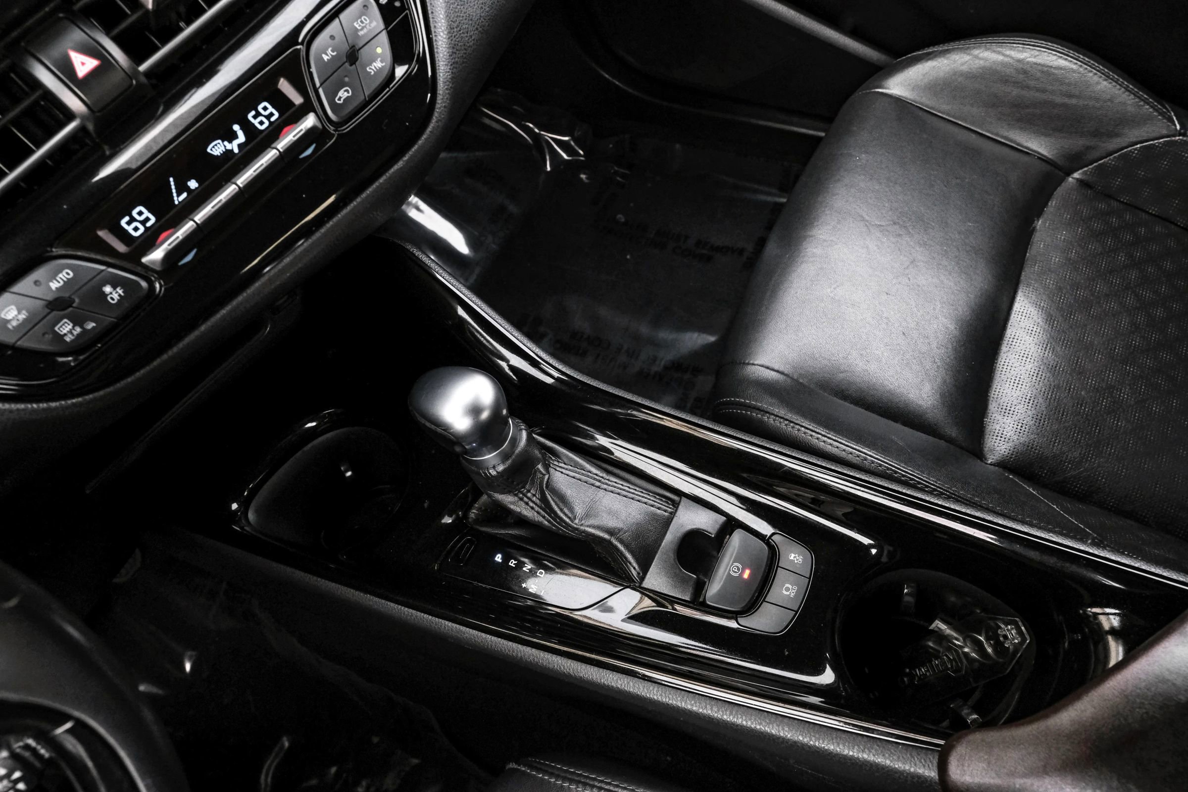 Used 2019 Toyota C-HR Limited image 22