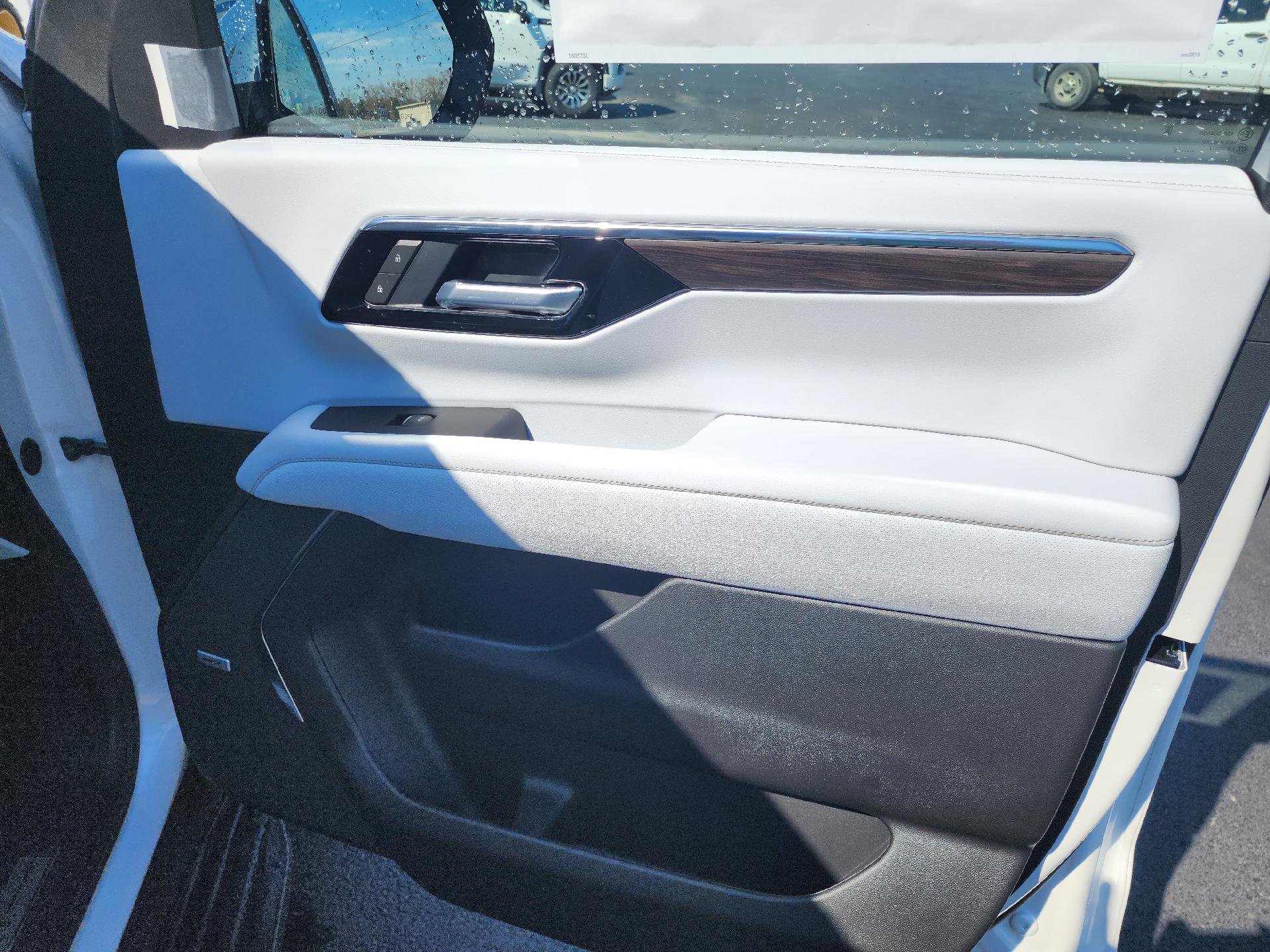 New 2025 Chevrolet Suburban Premier image 15