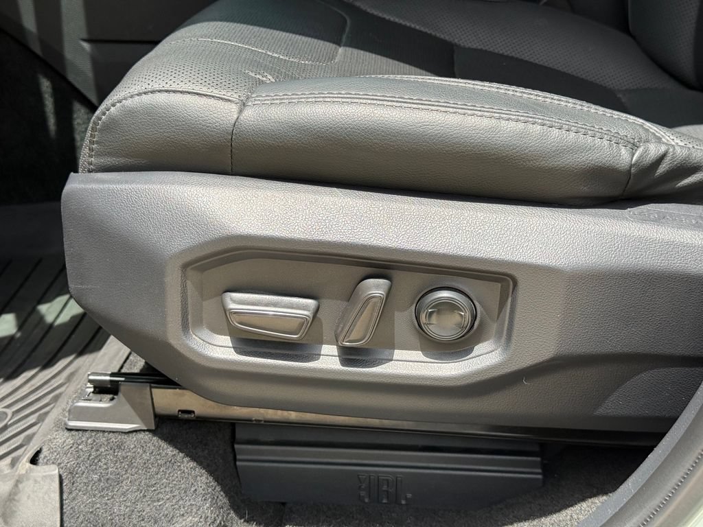 Used 2024 Toyota Tundra Limited AWD/4WD image 9