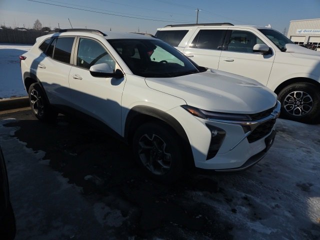 Used 2025 Chevrolet Trax LT w/ LT Convenience Package image 1