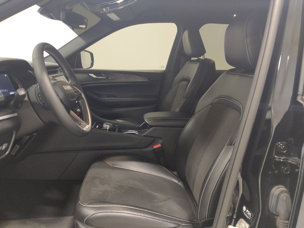 Used 2023 Jeep Grand Cherokee Altitude AWD/4WD image 17