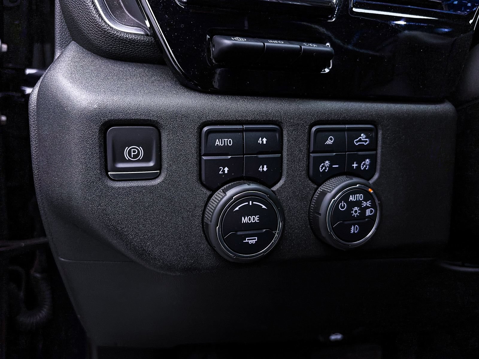 Used 2023 Chevrolet Silverado 1500 LTZ w/ Technology Package AWD/4WD image 6